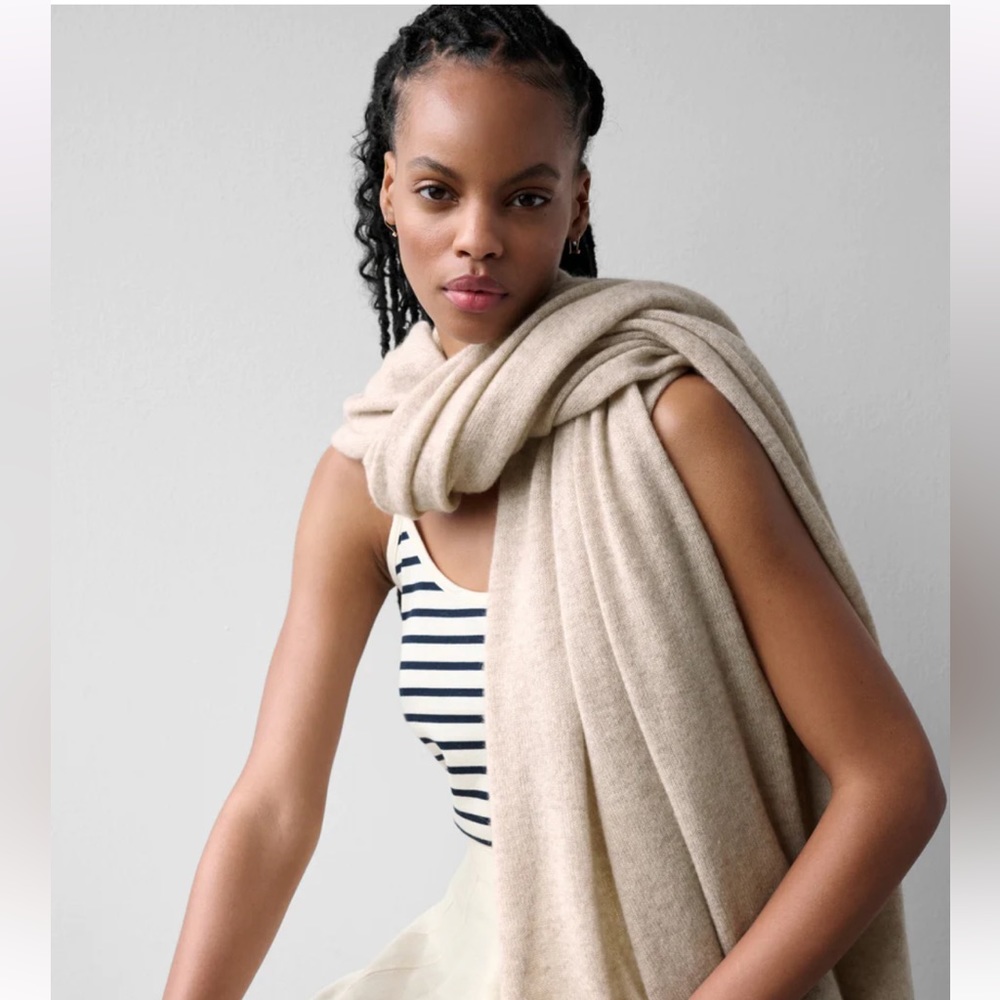 White+Warren Travel Wrap in marl color